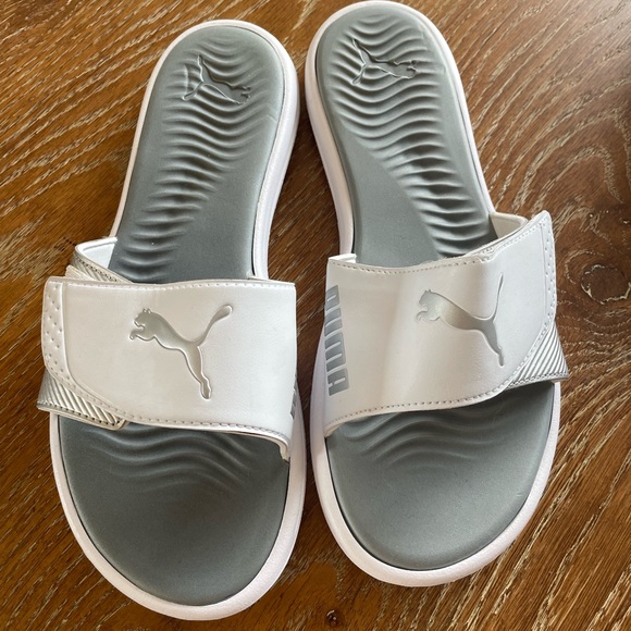 NWOT Puma Sliders - Picture 4 of 4